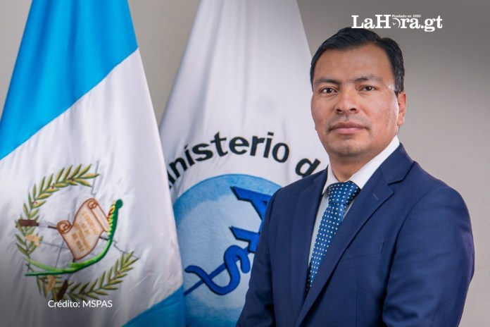 Juramentan a Carlos Santa Cruz como viceministro de Atención Primaria en Salud. Foto La Hora: MSPAS.