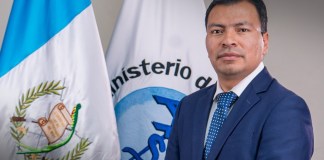 Juramentan a Carlos Santa Cruz como viceministro de Atención Primaria en Salud. Foto La Hora: MSPAS.