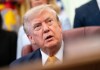 El presidente Donald Trump habla durante una ceremonia de firma de una orden ejecutiva en el Despacho Oval de la Casa Blanca, en Washington D. C. Foto La Hora: EFE
