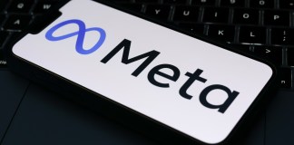 Meta enfrenta la mayor batalla legal por acusaciones de fomentar la adicción en menores Imagen de archivo de un celular utilizando una red social de Meta. Foto La Hora: EFE