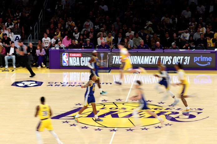 Los Ángeles Lakers Mark Walter, dueño de Los Ángeles Lakers, habría alcanzado un acuerdo para vender la franquicia a los empresarios Josh Kushner y Bob Iger por 12.000 millones de dólares.