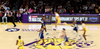 Mark Walter, dueño de Los Ángeles Lakers, habría alcanzado un acuerdo para vender la franquicia a los empresarios Josh Kushner y Bob Iger por 12.000 millones de dólares.