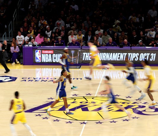 Mark Walter, dueño de Los Ángeles Lakers, habría alcanzado un acuerdo para vender la franquicia a los empresarios Josh Kushner y Bob Iger por 12.000 millones de dólares.