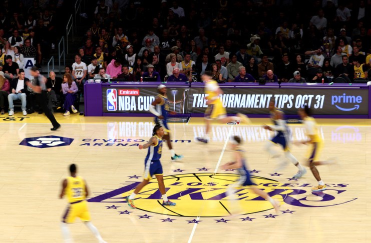 Mark Walter, dueño de Los Ángeles Lakers, habría alcanzado un acuerdo para vender la franquicia a los empresarios Josh Kushner y Bob Iger por 12.000 millones de dólares.