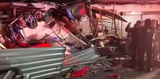 Fuerte accidente en Villa Nueva: Piloto pierde el control de camión y destruye varios locales del mercado local Un fuerte accidente ocurrió en Villa Nueva y dejó varios locales del mercado destruidos.