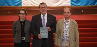 Exiliados guatemlatecos entregaron un informe sobre vivencias y soluciones al gobierno de Guatemala.