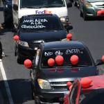 Taxistas se manifestaron el pasado 24 de julio para exigir medidas ante el alza de los combustibles, una protesta horas antes de que el Gobierno anunciara un nuevo subsidio que sigue pendiente de aprobación en el Congreso. Foto La Hora: Daniel Ramírez.