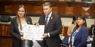 Mientras el Ministerio Público inició una investigación de oficio por la venta de plazas dentro del OJ, la presidenta del organismo afirma que fueron certificados contra el soborno. Foto La Hora: Roberto Cordón