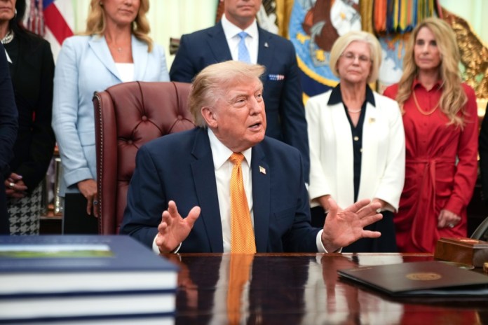 Veinticinco estados de EEUU demandan al Gobierno de Trump por la última ronda de aranceles Veinticinco estados rechazan los aranceles para 60 economías, demandan al presidente Donald Trump y califican la medida indiscriminada. Foto La Hora: EFE
