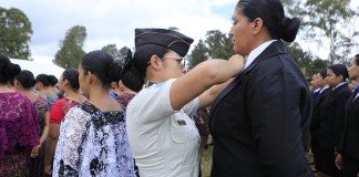 Decenas se enfilan para ingresar a la Policía Nacional Civil este 15 de agosto. Foto: Ministerio de Gobernación.
