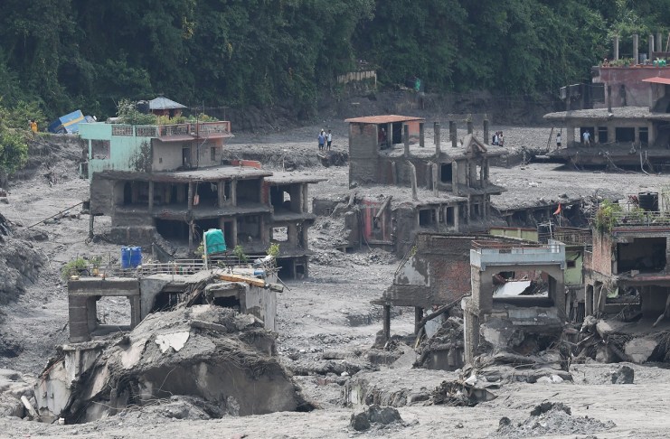 Nepal alerta por crecida del río en zona golpeada por riada mortal Nepal mantiene las labores de rescate mientras crece el caudal del río en una zona golpeada por una riada.