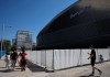 Vista de la fachada que da al Paseo de la Castellana del estadio del Real Madrid en la que se lee Bernabéu. Foto La Hora: EFE