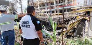 Dos personas resultaron heridas tras el colapso del entarimado de una obra en construcción en la zona 2 de la capital.