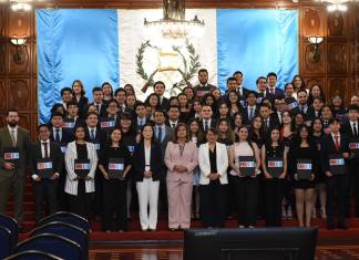 70 guatemaltecos fueron beneficiados con becas universitarias y de post grado para estudiar en China Taiwán.