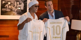 Ronaldinho sale del retiro a sus 46 años y ficha por el Ravenna de la Serie C de Italia El astro brasileño Ronaldinho, a sus 46 años, sale del retiro para jugar con el Ravenna de la Serie C de Italia.