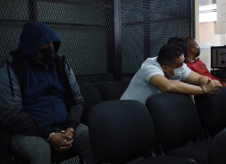 El Juzgado de Mayor Riesgo C reinició la audiencia de etapa intermedia en contra de 4 implicados en el caso por la muerte de personeros del hospital Herrera Llerandi. Foto La Hora: Daniel Ramírez