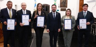 La Cámara Penal de la CSJ suspendió una audiencia para conocer una petición para elevar un caso a un juzgado de Mayor Riesgo mientras magistrados gastaron su tiempo en recibir un reconocimiento. Foto La Hora: OJ