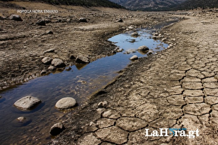 canicula fenomeno de el nino insivumeh Insivumeh reporta un déficit generalizado de lluvia en el país, y prevén que el fenómeno de El Niño se extienda hasta los primeros meses de 2027. Imagen La Hora: Alejandro Ramírez.