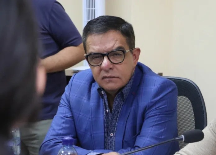 Carlos López Girón regresó al Congreso después de librar dos procesos penales. Foto: La Hora/Congreso.