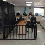 El Tribunal Noveno de Sentencia Penal desarrolla juicio en contra de una persona acusada da dar muerte a su madre y sobrino, supuestamente por un interes dinerario y celos. Foto La Hora: Sergio Osegueda