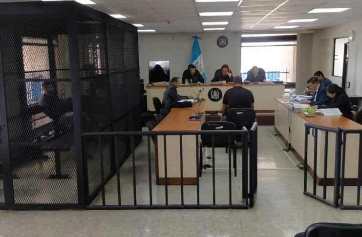 El Tribunal Noveno de Sentencia Penal desarrolla juicio en contra de una persona acusada da dar muerte a su madre y sobrino, supuestamente por un interes dinerario y celos. Foto La Hora: Sergio Osegueda