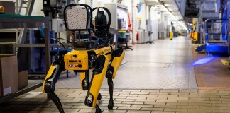 Fotografía cedida por Boston Dynamics que muestra un Spot, su robot perro móvil de más ágil. Foto La Hora: EFE