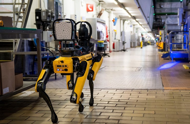 Fotografía cedida por Boston Dynamics que muestra un Spot, su robot perro móvil de más ágil. Foto La Hora: EFE