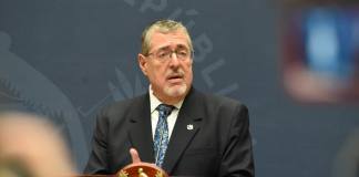 El presidente Bernardo Arévalo mantuvo en reserva el análisis a las reformas al IUSI y advierte sobre su uso para populismo.