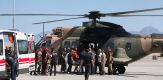 El ferry naufragó poco después de zarpar frente a la costa norte de Chipre; el accidente dejó al menos siete personas fallecidas mientras continuaban las labores de rescate.
