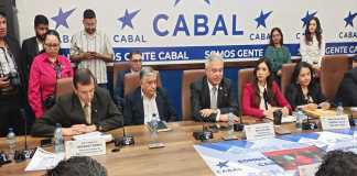 Delegados de la Contraloría General de Cuentas, Procuraduría General de la Nación, el viceministro de Comunicaciones, y el titular de la SIT, informan por el análisis de la adjudicación de frecuencias radioeléctricas. Foto: La Hora / Roberto Cordón