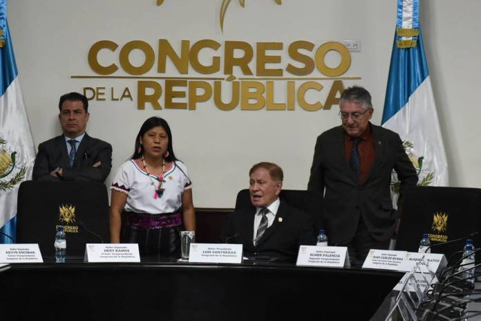 comisionpostuladoracontralor El presidente del Congreso, Luis Contreras, agendó para esta semana la juramentación de la comisión de postulación para contralor general. Foto: La Hora / José Orozco