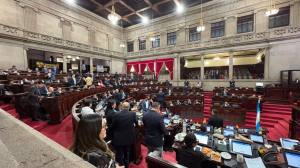 Congreso y la UNE siguen su pulso con el Ejecutivo y arraigan a ministros con Interpelaciones