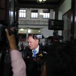 El presidente del Congreso, Luis Contreras, actualiza la discusión por un apoyo a conductores por el alza de los precios de los combustibles. Foto: Organismo Legislativo