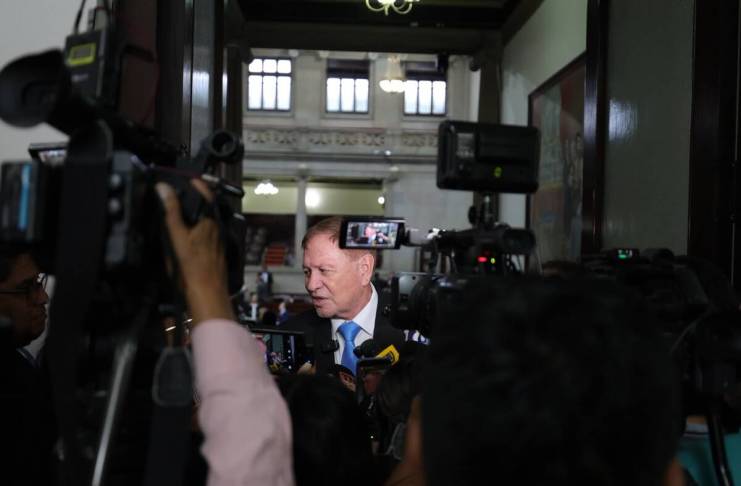 El presidente del Congreso, Luis Contreras, actualiza la discusión por un apoyo a conductores por el alza de los precios de los combustibles. Foto: Organismo Legislativo