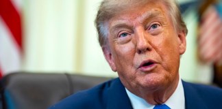 Donald Trump: Foto La Hora: EFE/EPA/BONNIE CASH / POOL