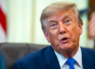 Donald Trump: Foto La Hora: EFE/EPA/BONNIE CASH / POOL