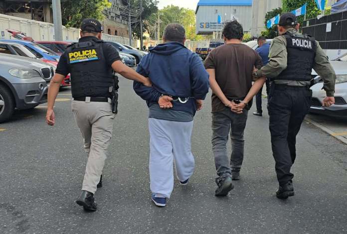 Dos deportados fueron detenidos tras su llegada a Guatemala por distintos procesos judiciales.
