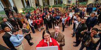 Ministerio de Educación lanza su estrategia y programa nacional de educación digital, dirigido a estudiantes de Bachillerato. Estos son los requisitos para la compra de equipo. Foto La Hora: Ministerio de Educación de Guatemala.