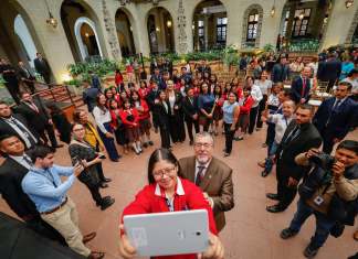 Mineduc comprará tablets para estudiantes de Diversificado: ¿Cómo funcionará el proceso? Ministerio de Educación lanza su estrategia y programa nacional de educación digital, dirigido a estudiantes de Bachillerato. Estos son los requisitos para la compra de equipo. Foto La Hora: Ministerio de Educación de Guatemala.