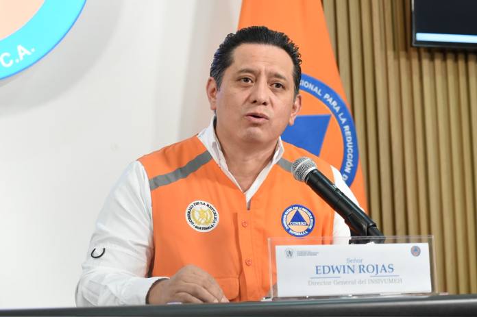 e460c52f-02c7-4643-a663-f82a454467c0 | El Insivumeh asegura que la actividad en el Volcán de Fuego tendrá un monitoreo de 72 horas; descartan relación con sismos en el país.