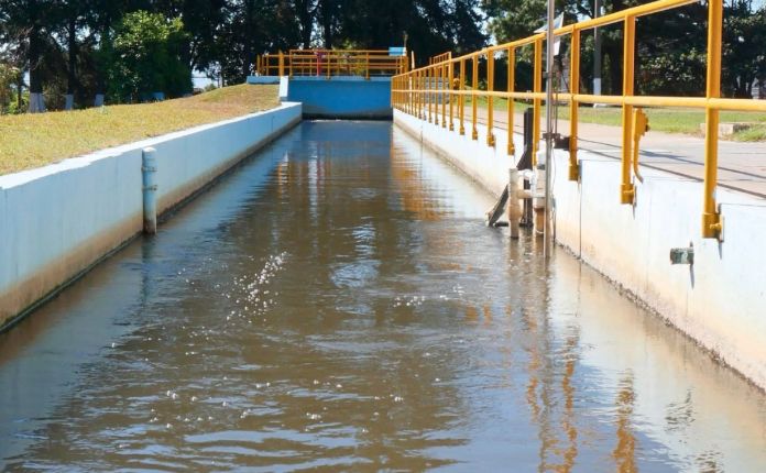 Servicio de agua se interrumpe por daño en tubería que está siendo reparada por EMPAGUA