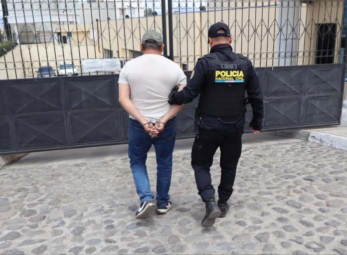 estafa José “N”, de 43 años, fue capturado en la zona 1 de Quetzaltenango por una orden de aprehensión por el delito de estafa propia.