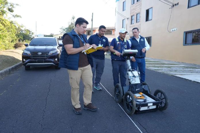 Conred e Insivumeh descartan cavidades subterráneas al evaluar Hacienda Real tras retumbos. Foto La Hora: Insivumeh