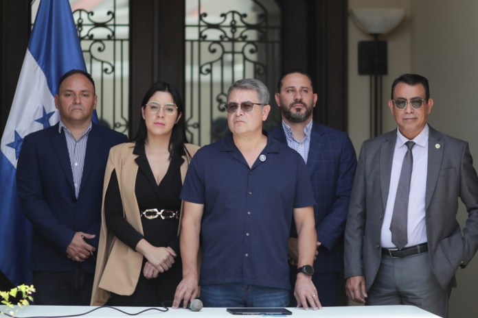 Expresidente de Honduras denuncia injerencia de El expresidente de Honduras Juan Orlando Hernández asistió a la corte el lunes pasado por un caso de presunto desvío de dinero. Foto La Hora: EFE