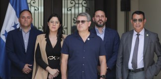 Concluye en Honduras juicio contra testigo clave en caso de expresidente Juan Orlando Hernández El expresidente de Honduras Juan Orlando Hernández asistió a la corte el lunes pasado por un caso de presunto desvío de dinero. Foto La Hora: EFE