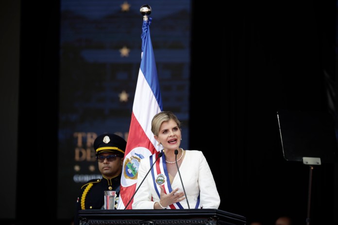 Presidenta de Costa Rica acusa de La presidenta de Costa Rica, Laura Fernández, acusa de