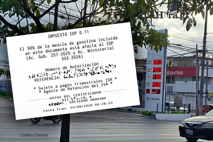 La factura tendrá una inscripción en la que refiere que el 90% es afecto al IDP. Foto La hora. Francisco Altan.