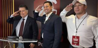 El diputado Nery Ramos junto al expresidente Alfonso Portillo en la presentación del partido político Firmes. Foto: La Hora / José Orozco
