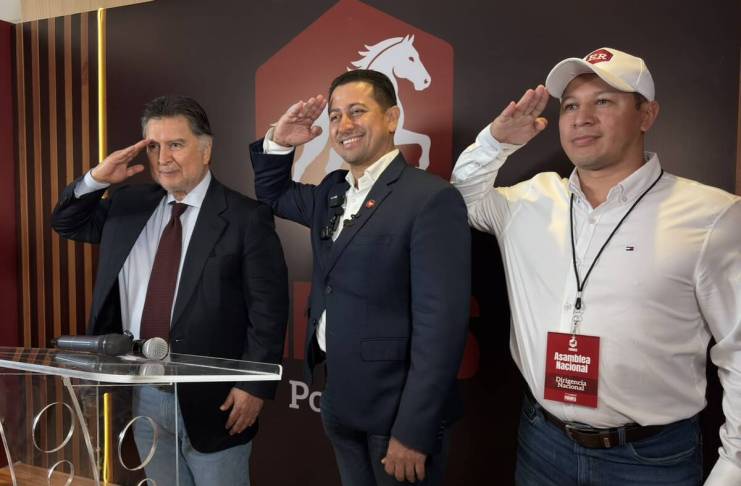 El diputado Nery Ramos junto al expresidente Alfonso Portillo en la presentación del partido político Firmes. Foto: La Hora / José Orozco