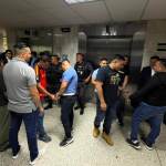 El juez Julio Vásquez Xol suspendió una vez más la continuación de la audiencia donde la defensa de los guardias implicados en la Fuga de Fraijanes II solicitan cambio de delito. Foto La Hora: Daniel Ramírez